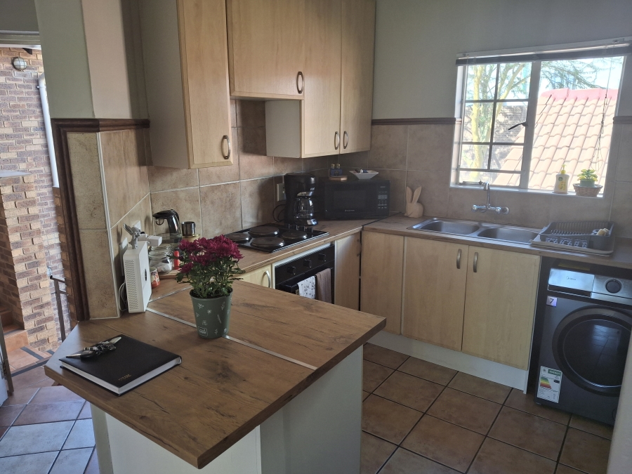 To Let 2 Bedroom Property for Rent in Equestria Gauteng