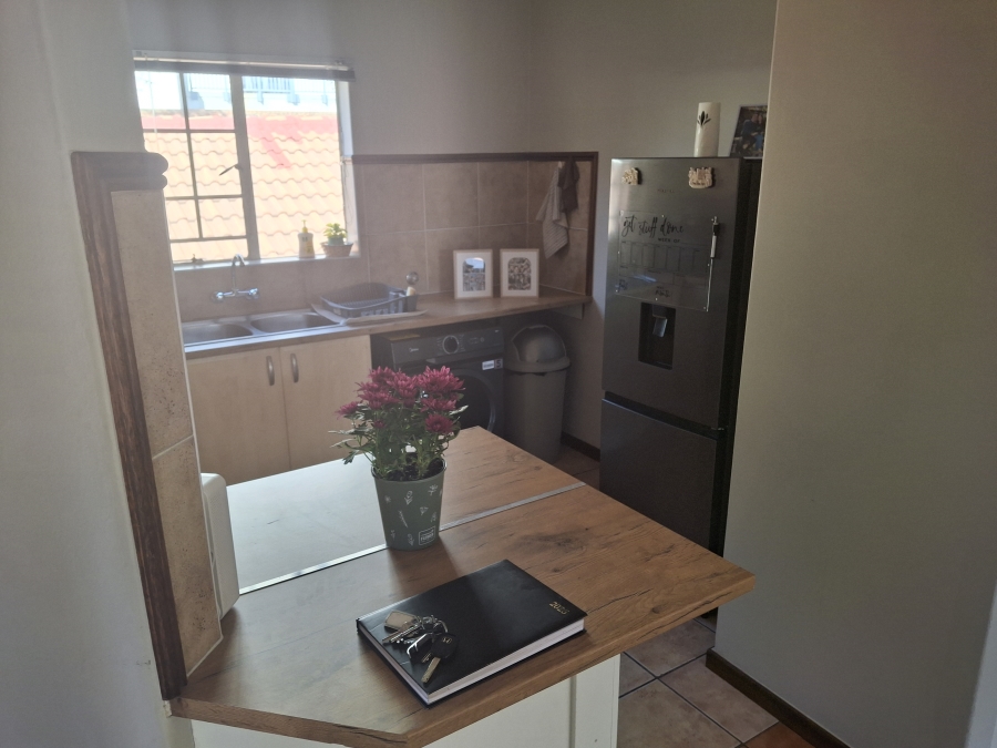 To Let 2 Bedroom Property for Rent in Equestria Gauteng