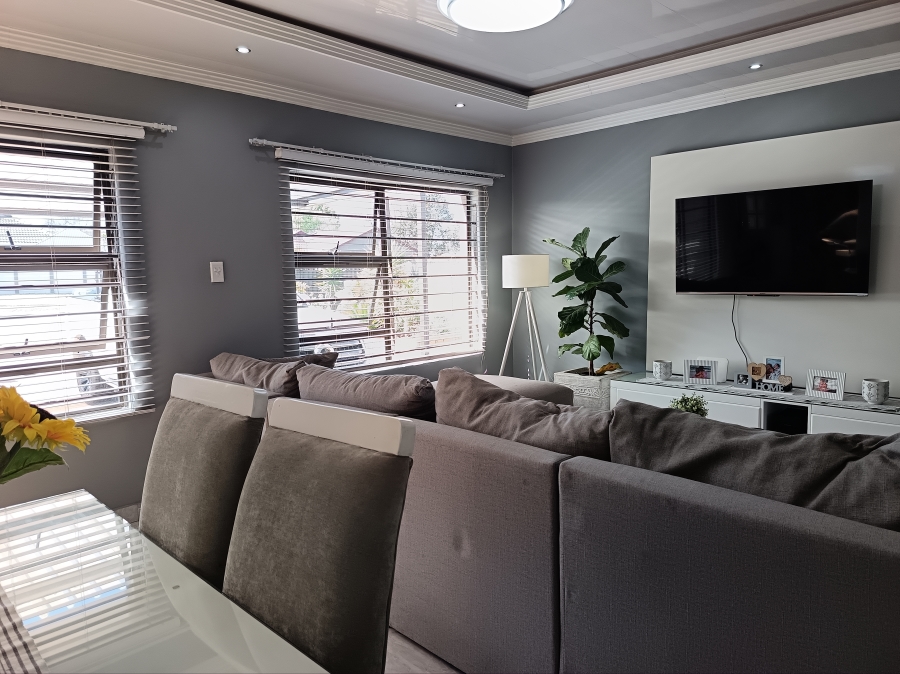 4 Bedroom Property for Sale in Brackendowns Gauteng