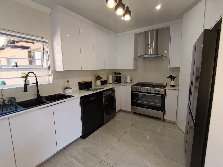 4 Bedroom Property for Sale in Brackendowns Gauteng