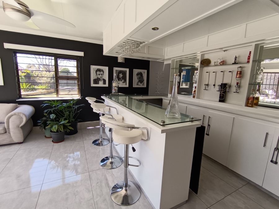 4 Bedroom Property for Sale in Brackendowns Gauteng