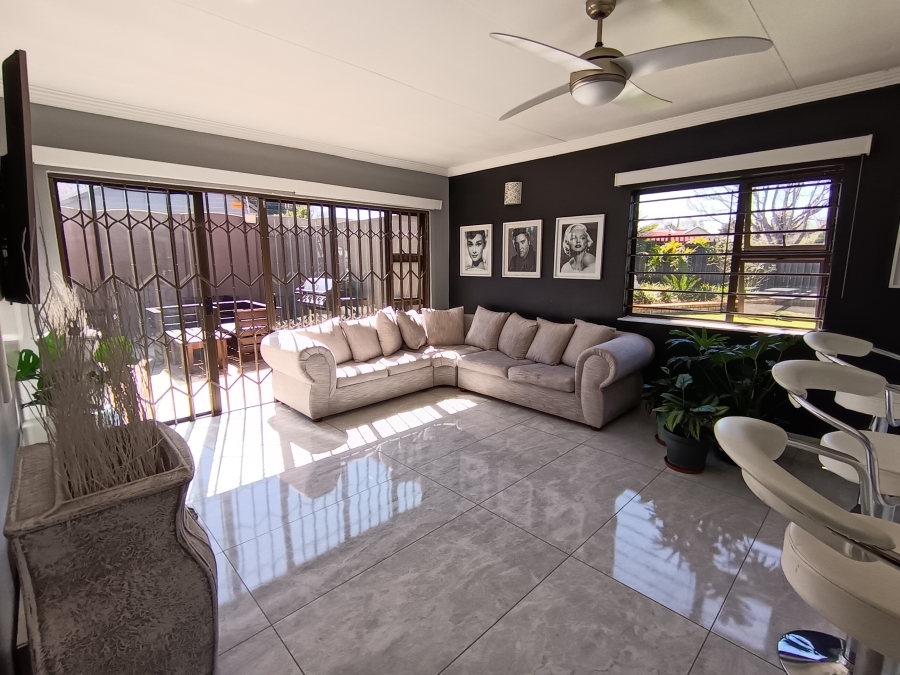4 Bedroom Property for Sale in Brackendowns Gauteng