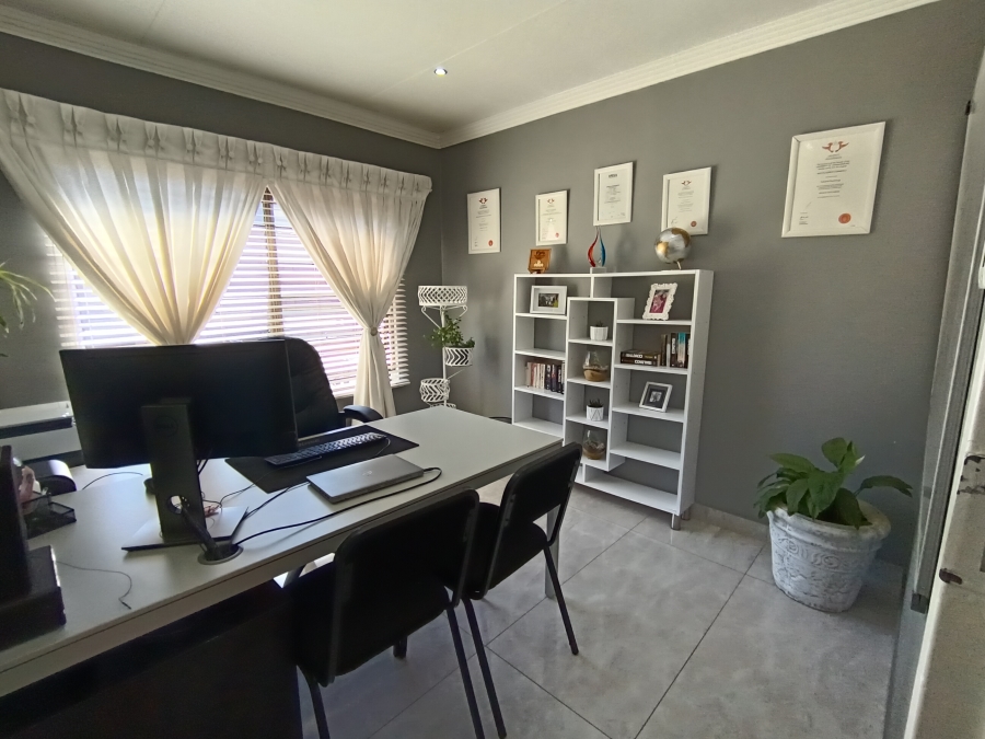 4 Bedroom Property for Sale in Brackendowns Gauteng