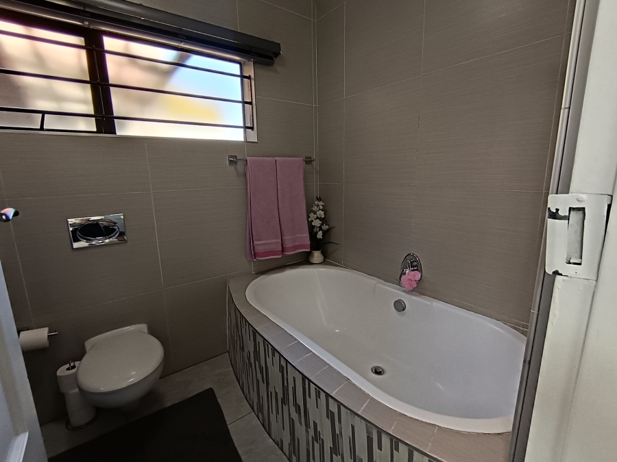 4 Bedroom Property for Sale in Brackendowns Gauteng
