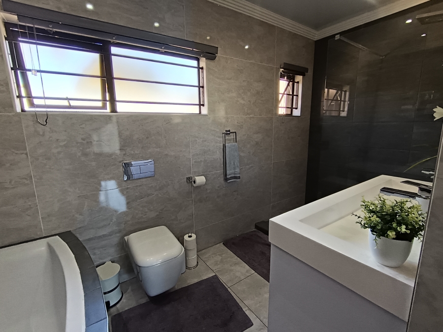 4 Bedroom Property for Sale in Brackendowns Gauteng