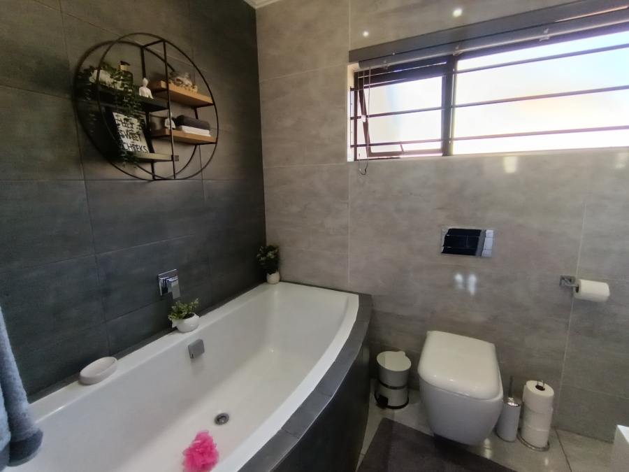 4 Bedroom Property for Sale in Brackendowns Gauteng