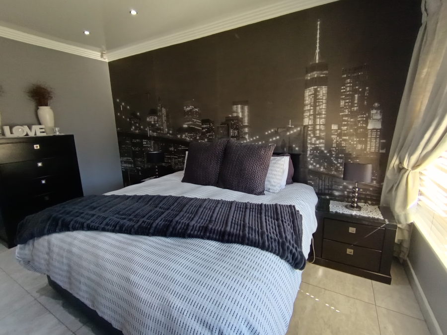 4 Bedroom Property for Sale in Brackendowns Gauteng