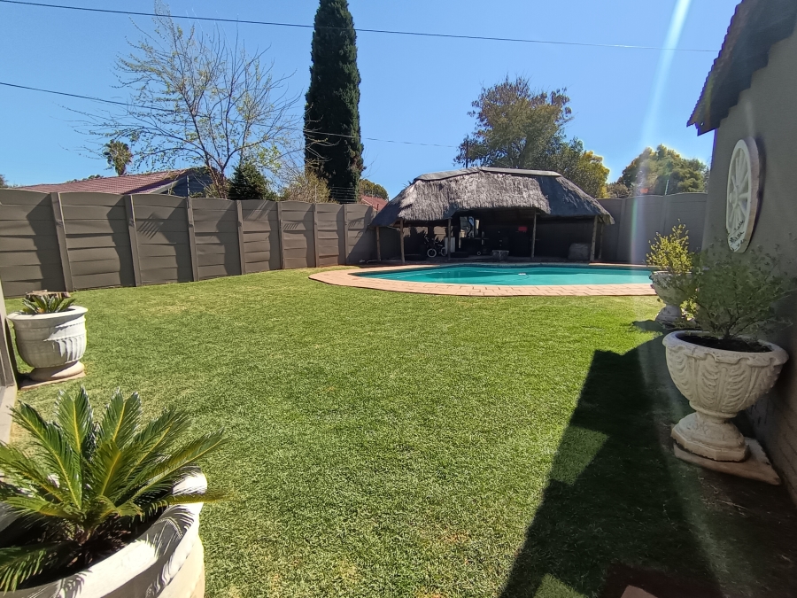 4 Bedroom Property for Sale in Brackendowns Gauteng