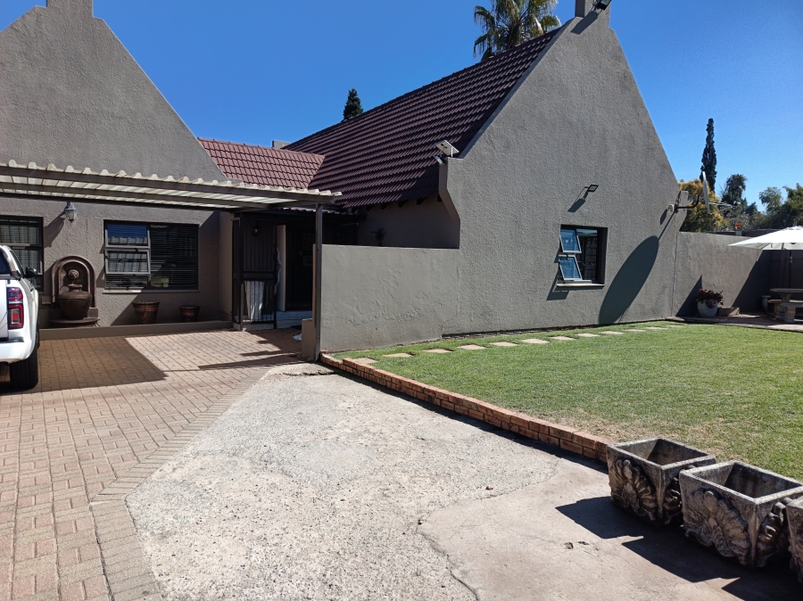 4 Bedroom Property for Sale in Brackendowns Gauteng