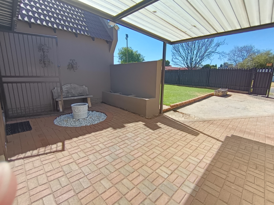 4 Bedroom Property for Sale in Brackendowns Gauteng