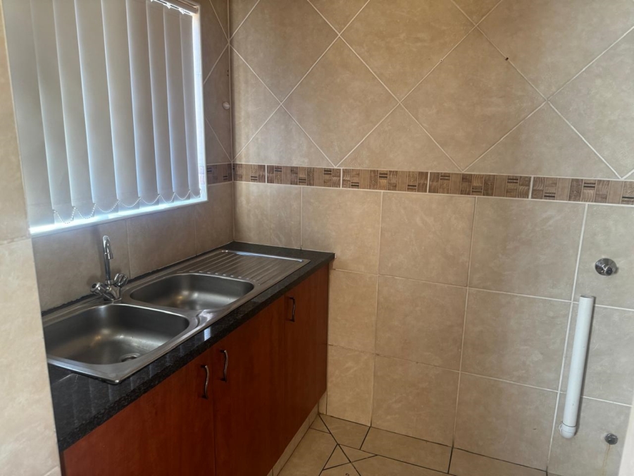 3 Bedroom Property for Sale in Denneoord Gauteng