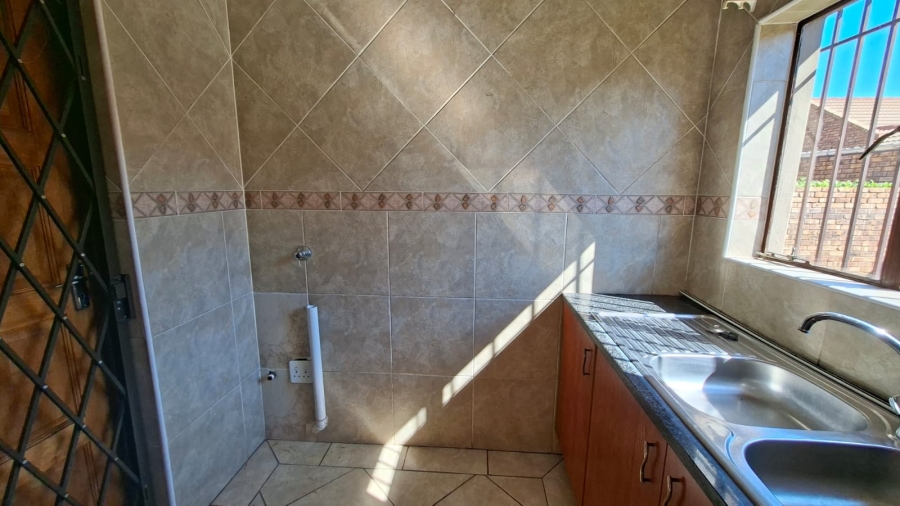 3 Bedroom Property for Sale in Denneoord Gauteng