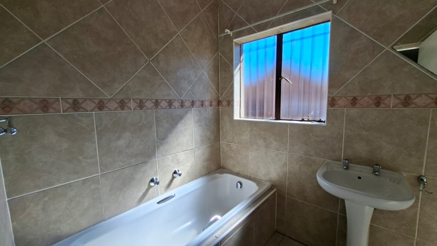 3 Bedroom Property for Sale in Denneoord Gauteng