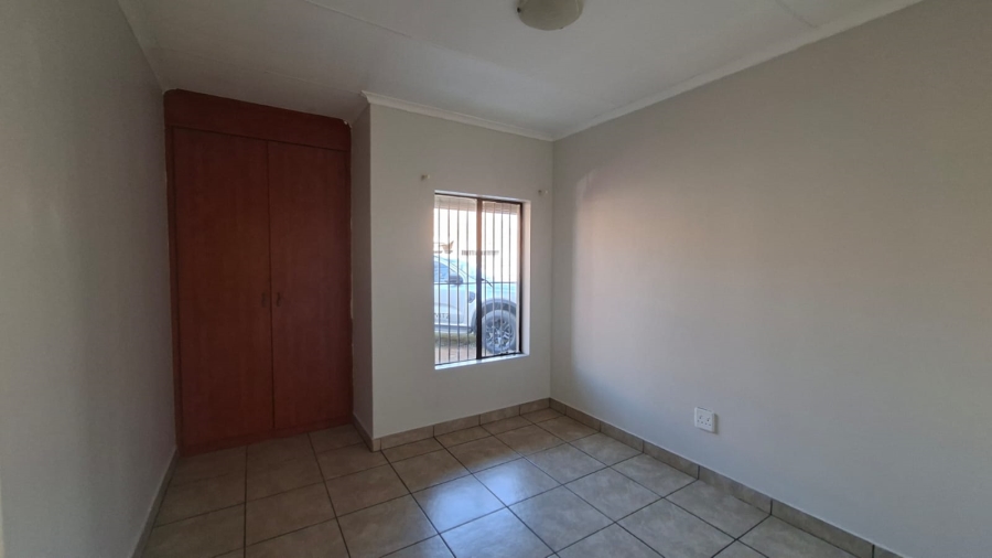 3 Bedroom Property for Sale in Denneoord Gauteng