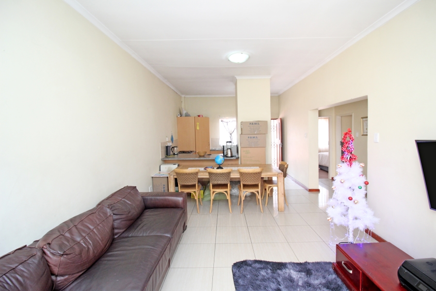 To Let 2 Bedroom Property for Rent in Buccleuch Gauteng