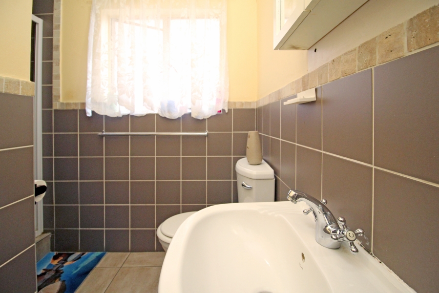 To Let 2 Bedroom Property for Rent in Buccleuch Gauteng