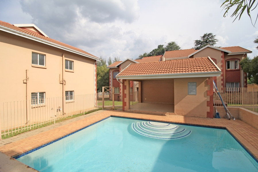 To Let 2 Bedroom Property for Rent in Buccleuch Gauteng