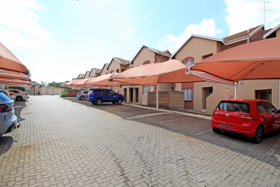 To Let 2 Bedroom Property for Rent in Buccleuch Gauteng
