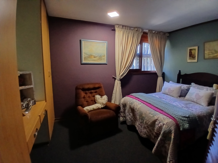 4 Bedroom Property for Sale in Parkhill Gardens Gauteng