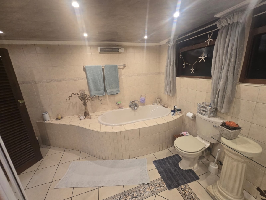 4 Bedroom Property for Sale in Parkhill Gardens Gauteng