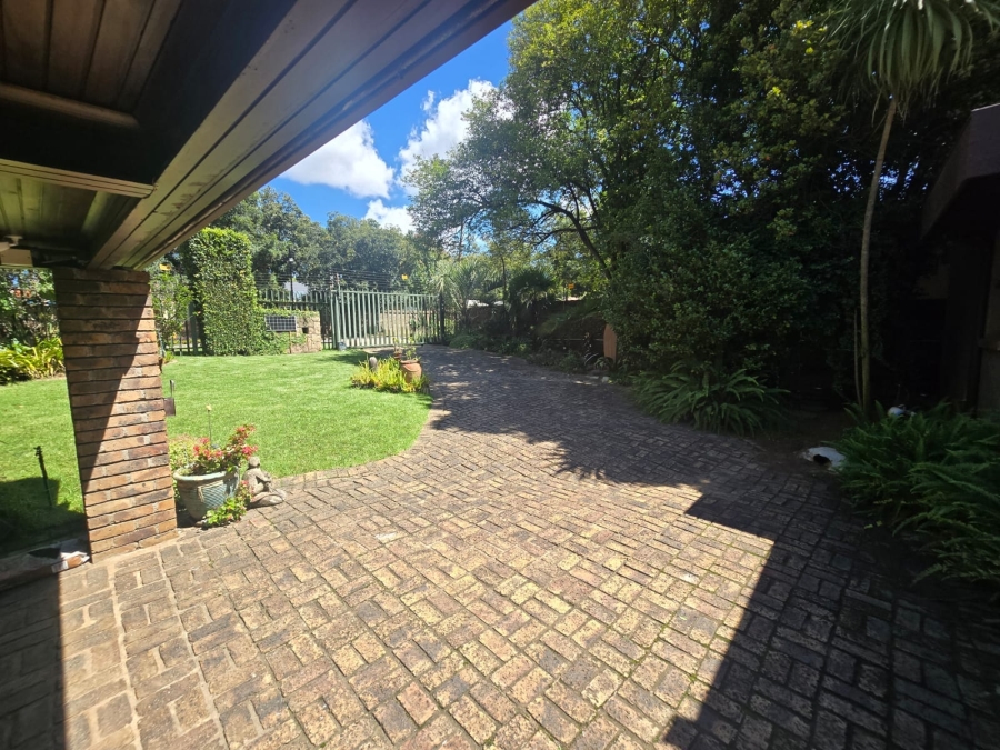 4 Bedroom Property for Sale in Parkhill Gardens Gauteng