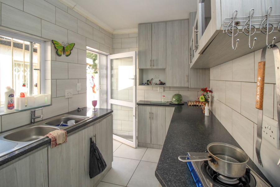 3 Bedroom Property for Sale in Rustivia Gauteng