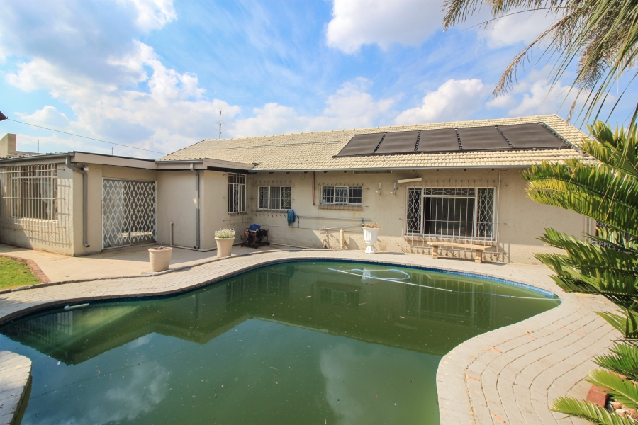 3 Bedroom Property for Sale in Rustivia Gauteng