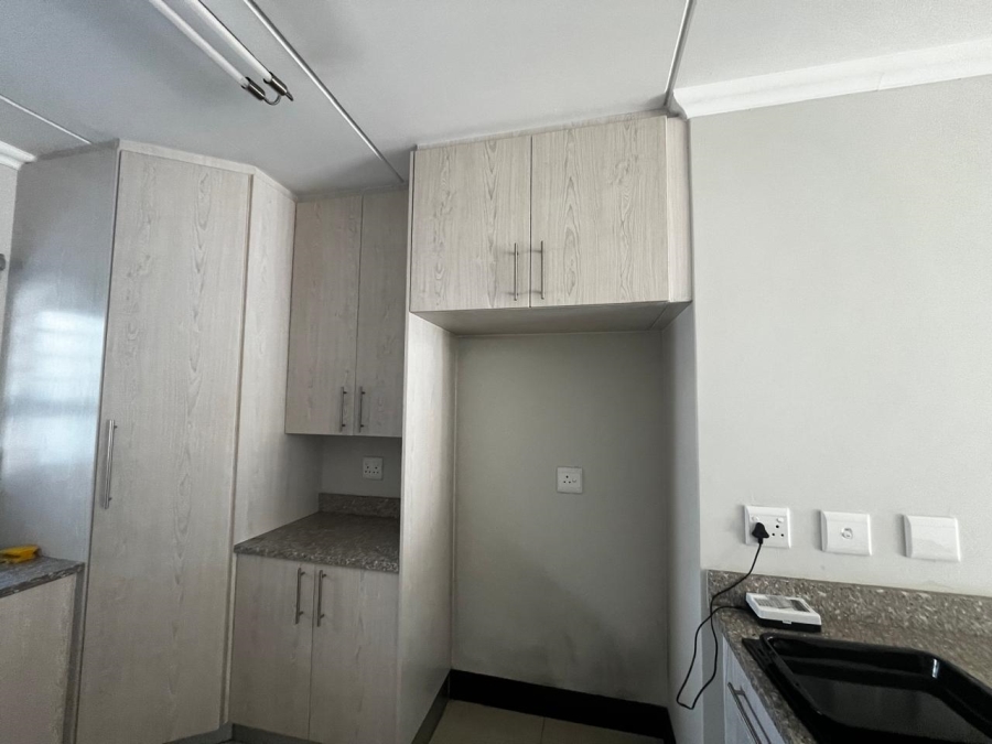 To Let 2 Bedroom Property for Rent in Crowthorne AH Gauteng
