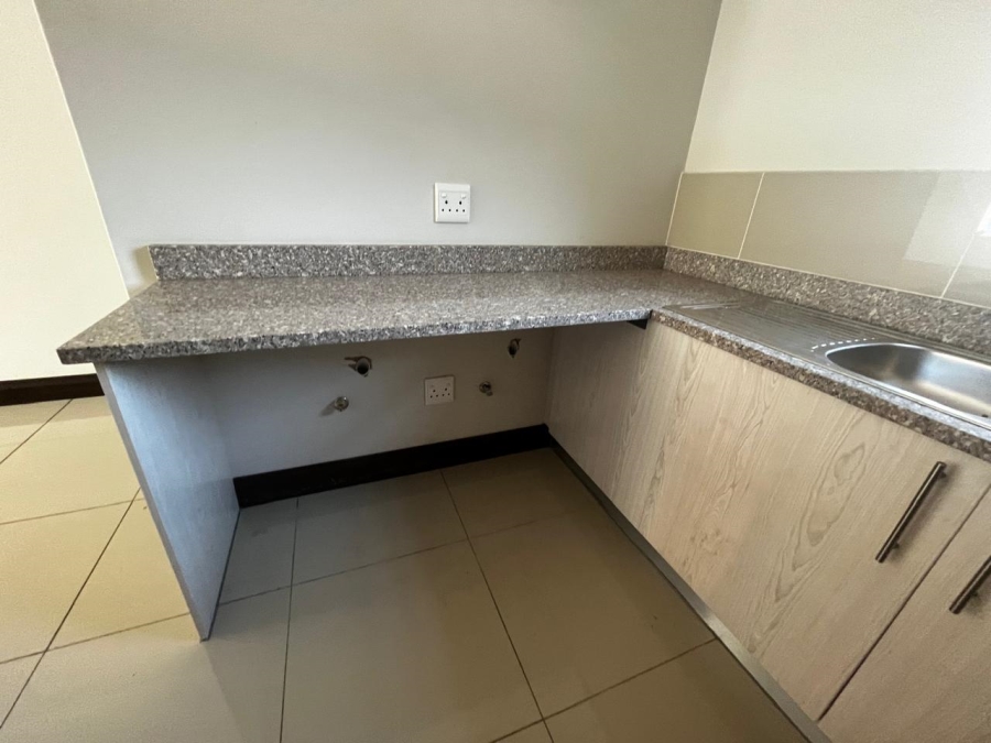 To Let 2 Bedroom Property for Rent in Crowthorne AH Gauteng