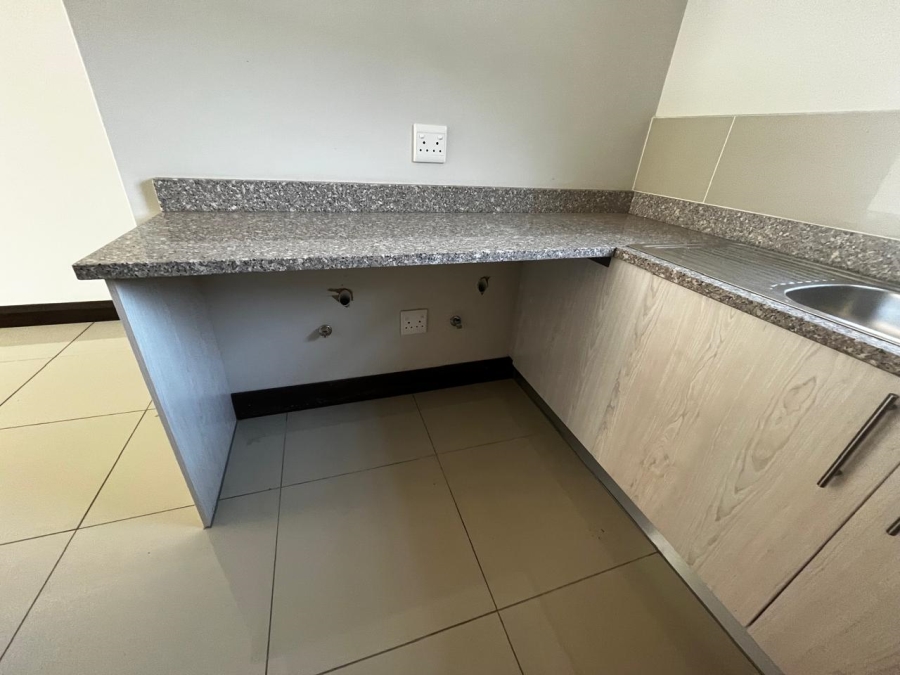 To Let 2 Bedroom Property for Rent in Crowthorne AH Gauteng
