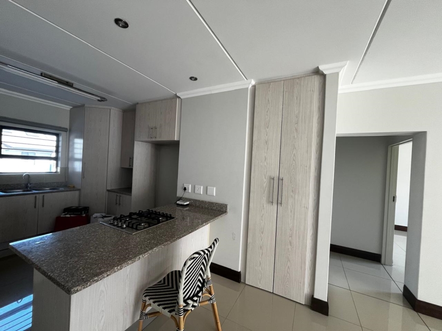 To Let 2 Bedroom Property for Rent in Crowthorne AH Gauteng