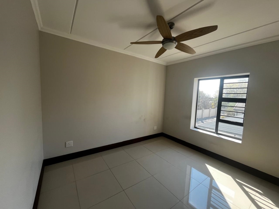 To Let 2 Bedroom Property for Rent in Crowthorne AH Gauteng