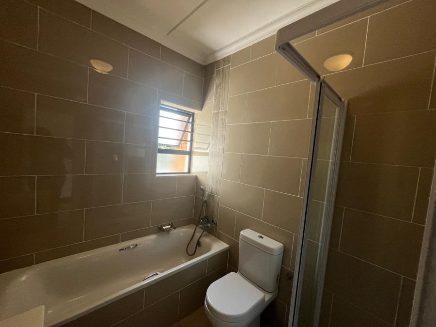 To Let 2 Bedroom Property for Rent in Crowthorne AH Gauteng