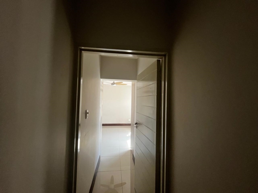 To Let 2 Bedroom Property for Rent in Crowthorne AH Gauteng
