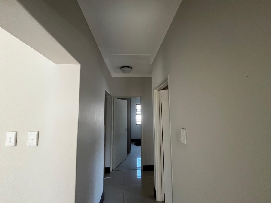 To Let 2 Bedroom Property for Rent in Crowthorne AH Gauteng