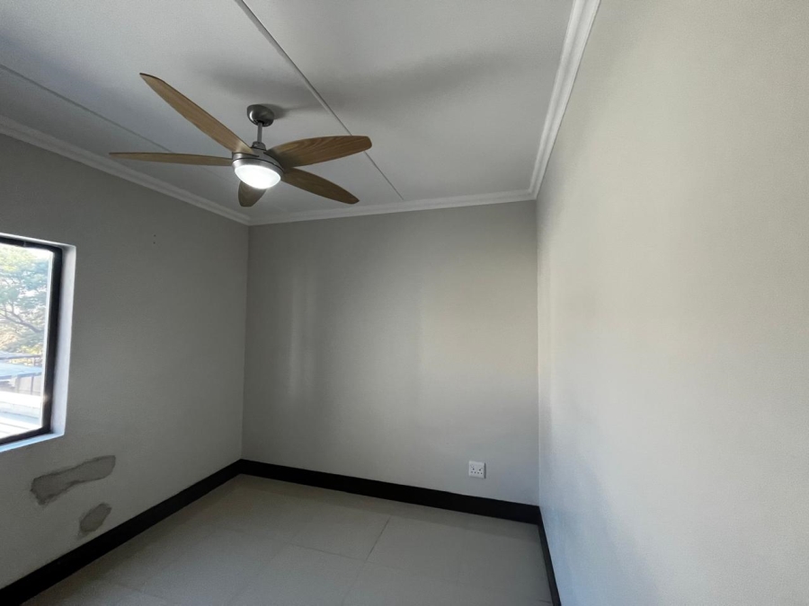 To Let 2 Bedroom Property for Rent in Crowthorne AH Gauteng