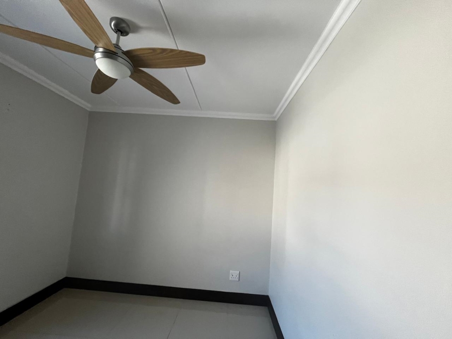 To Let 2 Bedroom Property for Rent in Crowthorne AH Gauteng