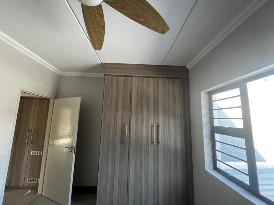 To Let 2 Bedroom Property for Rent in Crowthorne AH Gauteng