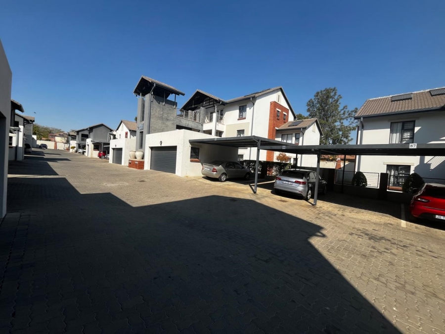 To Let 2 Bedroom Property for Rent in Crowthorne AH Gauteng