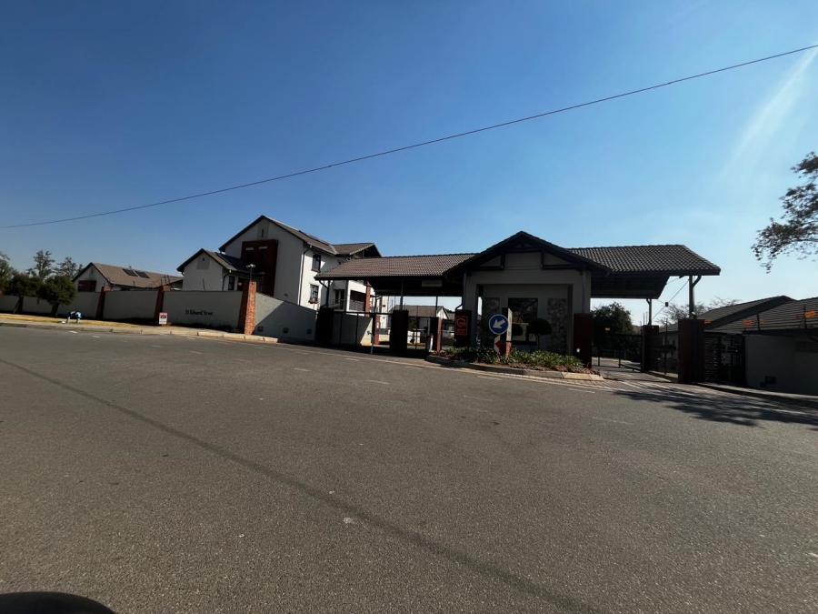 To Let 2 Bedroom Property for Rent in Crowthorne AH Gauteng