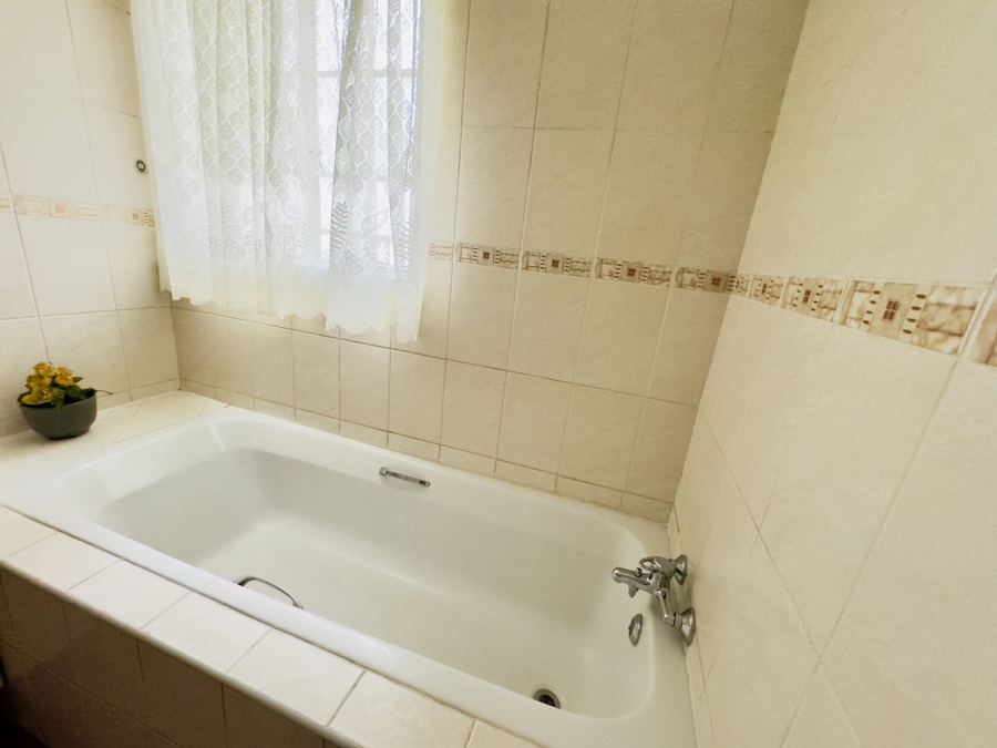 3 Bedroom Property for Sale in Erand Gardens Gauteng