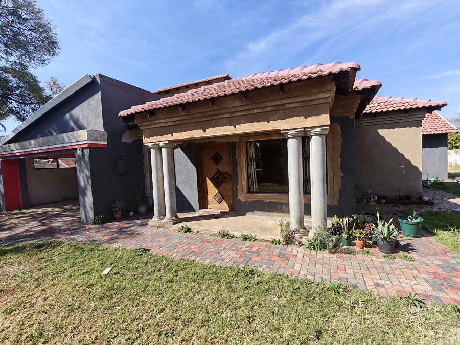 7 Bedroom Property for Sale in Karenpark Gauteng