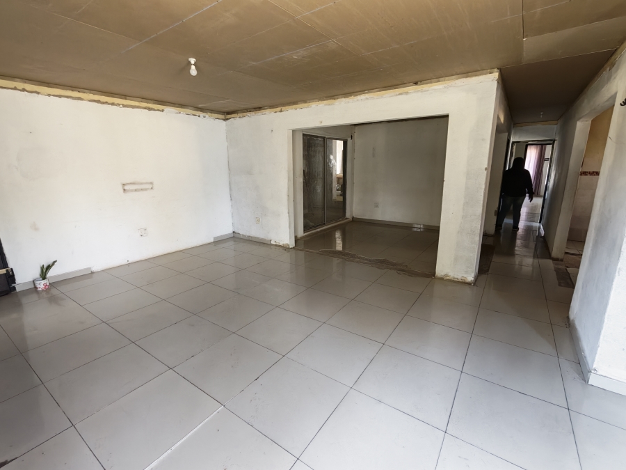7 Bedroom Property for Sale in Karenpark Gauteng