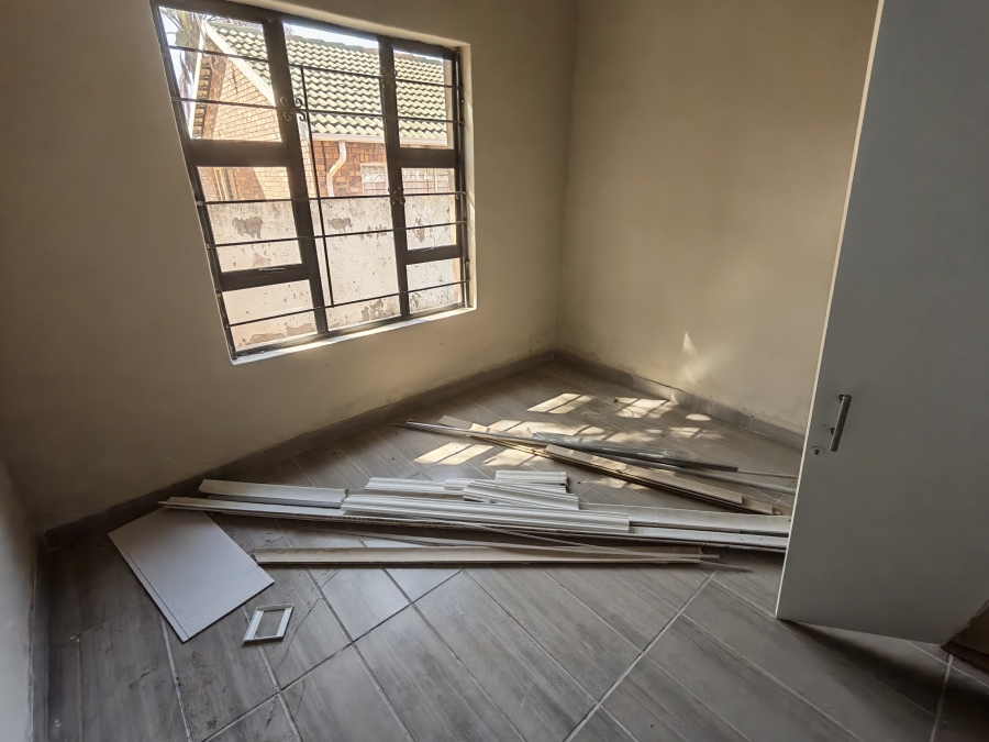 7 Bedroom Property for Sale in Karenpark Gauteng