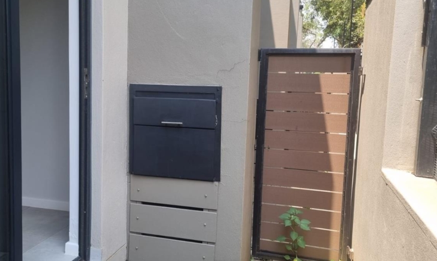 2 Bedroom Property for Sale in Maroelana Gauteng