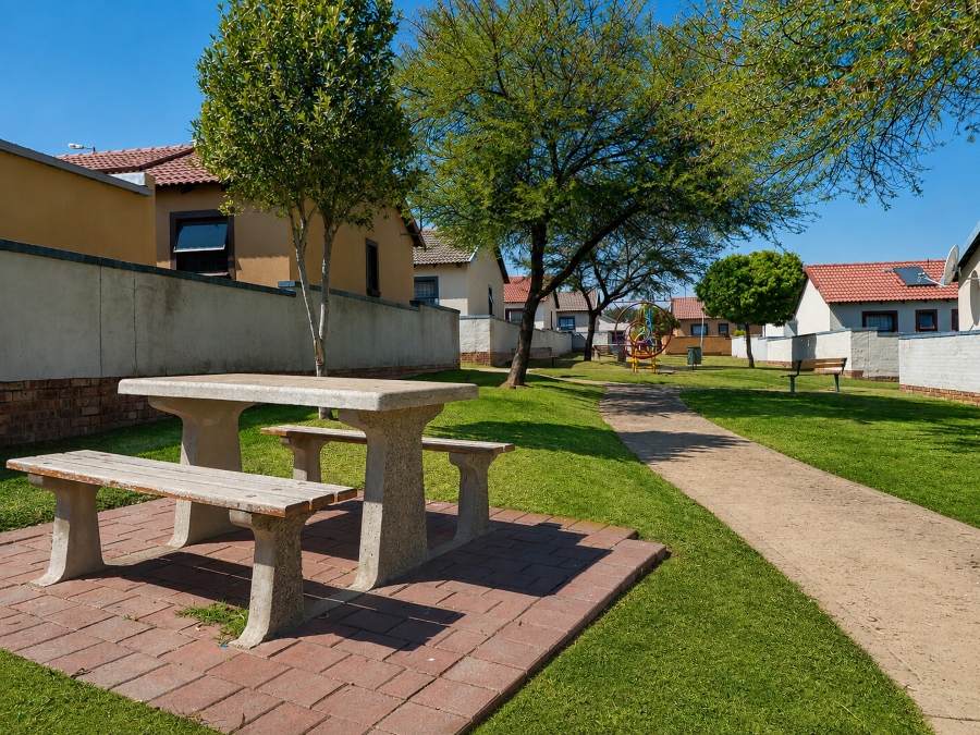 3 Bedroom Property for Sale in Kosmosdal Gauteng