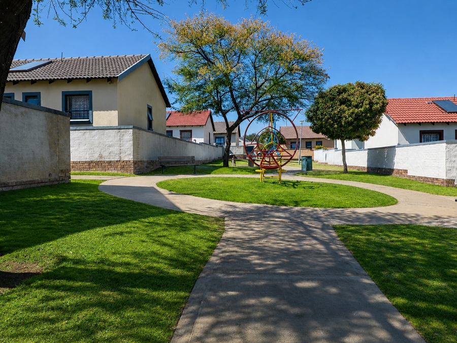 3 Bedroom Property for Sale in Kosmosdal Gauteng