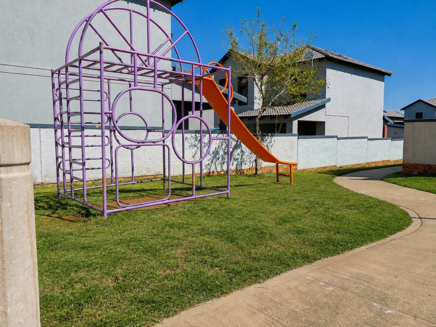 3 Bedroom Property for Sale in Kosmosdal Gauteng