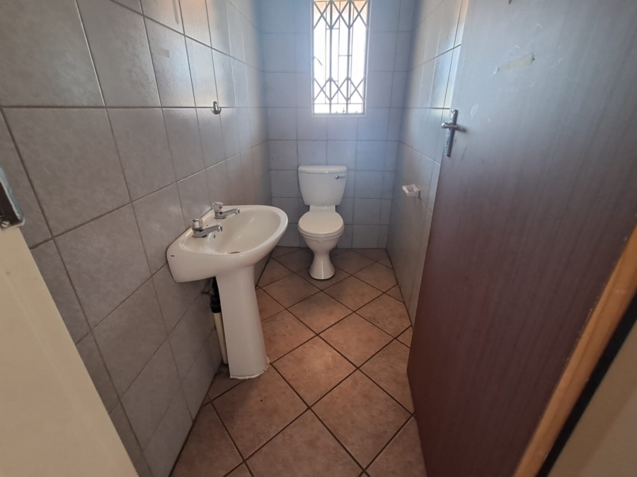 To Let Commercial Property for Rent in Meyerton Central Gauteng