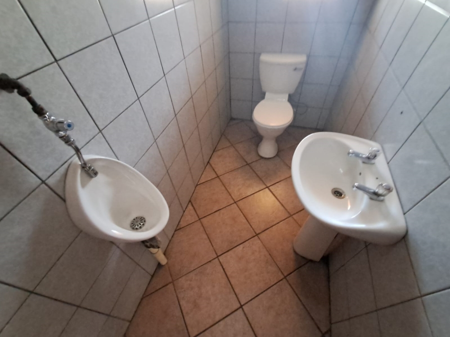 To Let Commercial Property for Rent in Meyerton Central Gauteng